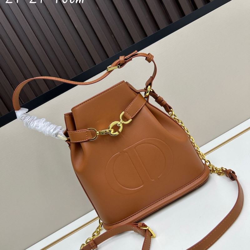 D*or bucket bags